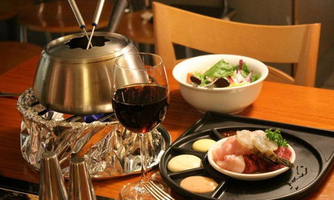 CJ's French Fondue Restaurant - Holiday Cairns 1