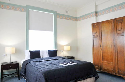 Hotel Gosford - Holiday Cairns 2