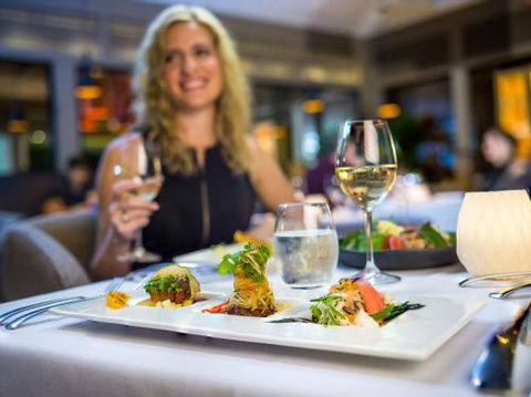 Tamarind Restaurant–Contemporary Dining - Holiday Cairns 3