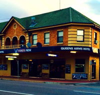 Queens Arms Hotel - Holiday Cairns
