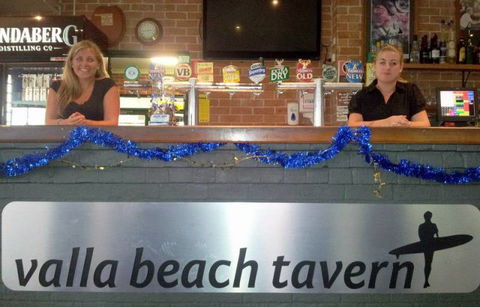 Valla Beach Tavern - Holiday Cairns 0