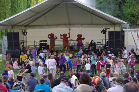 Regional Australia Bank Inverell Sapphire City Festival - Holiday Cairns 1