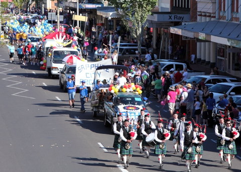 Regional Australia Bank Inverell Sapphire City Festival - Holiday Cairns 2