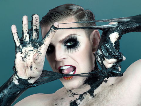 Reuben Kaye Comes Out To Play - Holiday Cairns 0