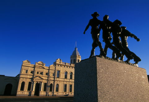 ANZAC Day - Holiday Cairns 0
