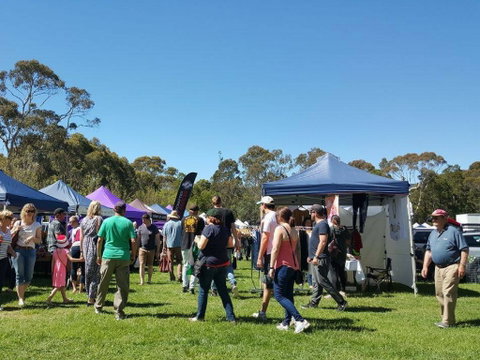 Hanging Rock Makers Market - Holiday Cairns 0