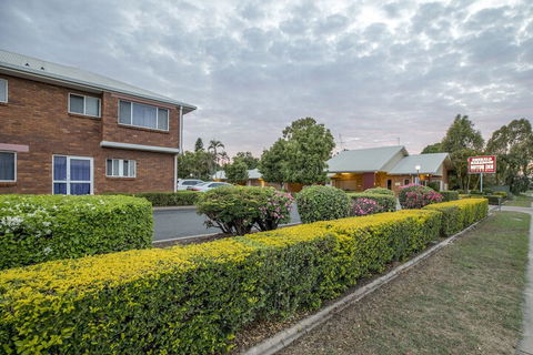 Emerald Maraboon Motor Inn - Holiday Cairns 1