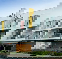 Mawson Lakes Hotel  Function Centre - Holiday Cairns