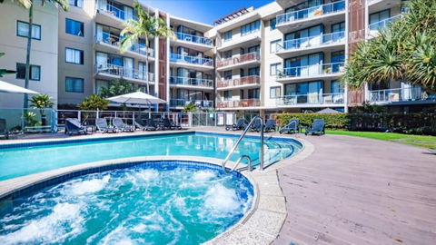 Swell Resort Burleigh Beach - Holiday Cairns 3