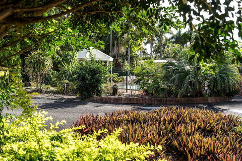 Bundaberg International Motor Inn - Holiday Cairns 1