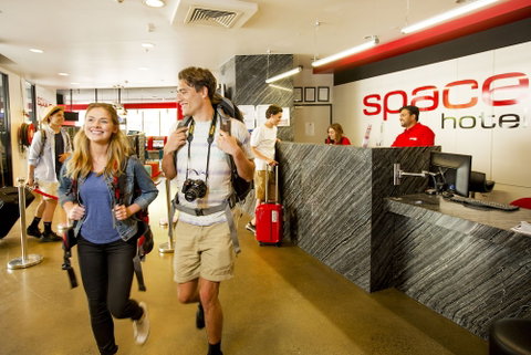 Space Hotel - Hostel - Holiday Cairns 0