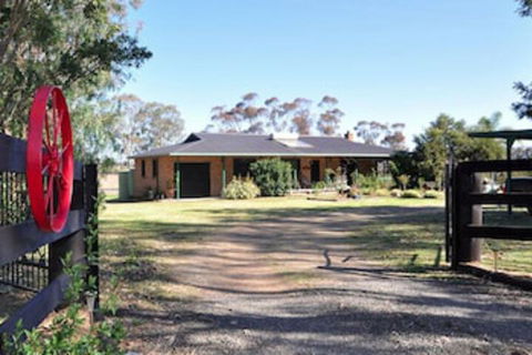 Talga Vines Vineyard Escape - Holiday Cairns 0