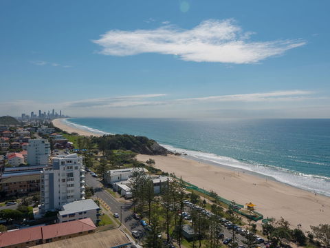 Burleigh Surf Apartments - Holiday Cairns 1
