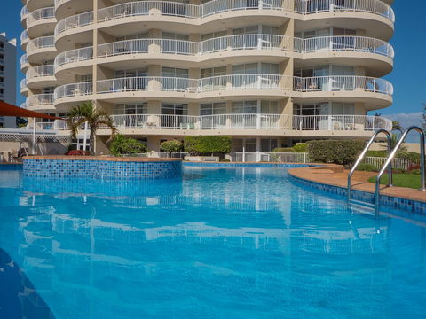 Burleigh Surf Apartments - Holiday Cairns 5