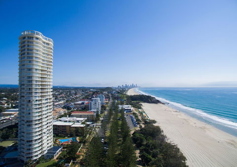 Burleigh Surf Apartments - Holiday Cairns 2