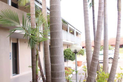 Galaxy Motel - Holiday Cairns 4