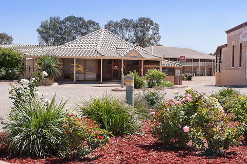 The Standpipe Golf Motor Inn - Holiday Cairns 0