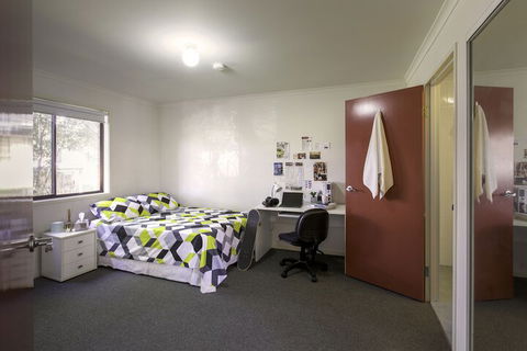 Macquarie University Village - Holiday Cairns 3