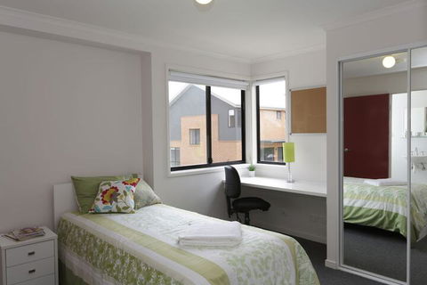 Macquarie University Village - Holiday Cairns 4