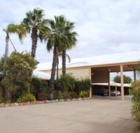 Albert Park Motor Inn - Holiday Cairns
