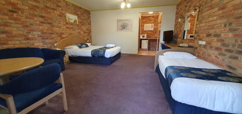 Pines Country Club Motor Inn - Holiday Cairns 5