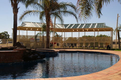 Pines Country Club Motor Inn - Holiday Cairns 1