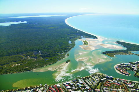 Beach Road Holiday Homes - Holiday Cairns 1