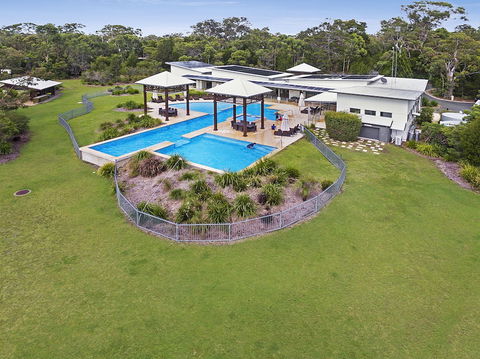 Beach Road Holiday Homes - Holiday Cairns 2