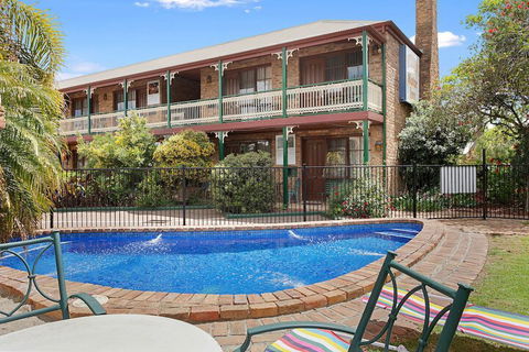 The Settlement Historic Hotel - Holiday Cairns 4