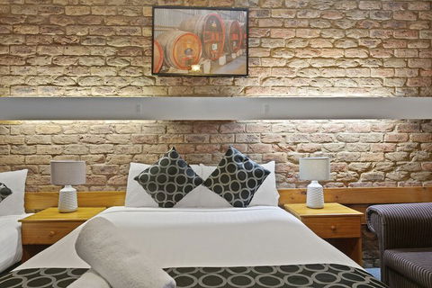 The Settlement Historic Hotel - Holiday Cairns 6