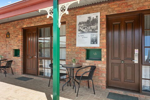The Settlement Historic Hotel - Holiday Cairns 2