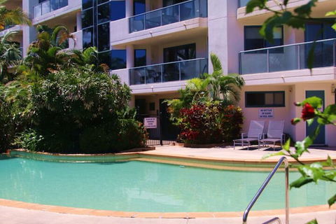 181 The Esplanade - Holiday Cairns 2