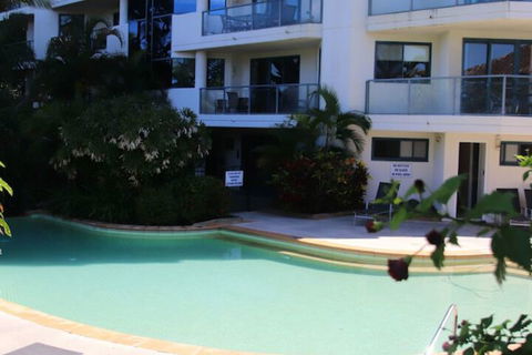 181 The Esplanade - Holiday Cairns 3