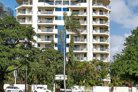 181 The Esplanade - Holiday Cairns 1