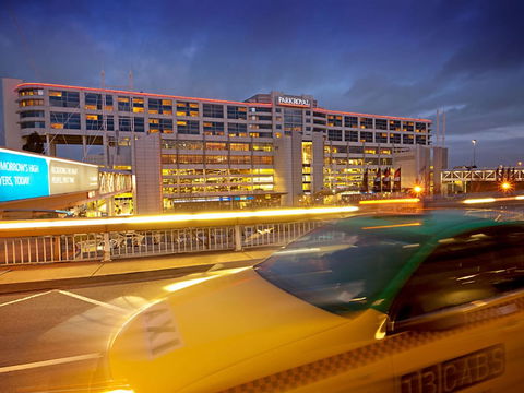 PARKROYAL Melbourne Airport - Holiday Cairns 1