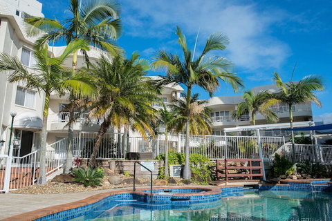 Golden Shores Holiday Club - Holiday Cairns 2