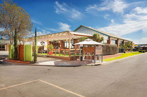 All Seasons Resort - Holiday Cairns 1