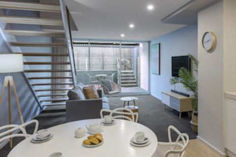Oaks Nelson Bay Lure Suites - Holiday Cairns 0
