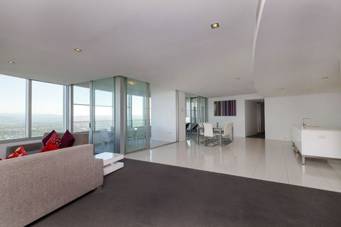 Q1 Resort & Spa - Holiday Cairns 3