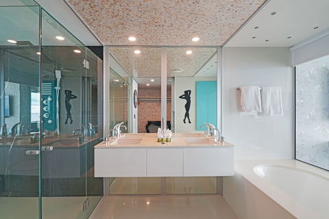 Q1 Resort & Spa - Holiday Cairns 4