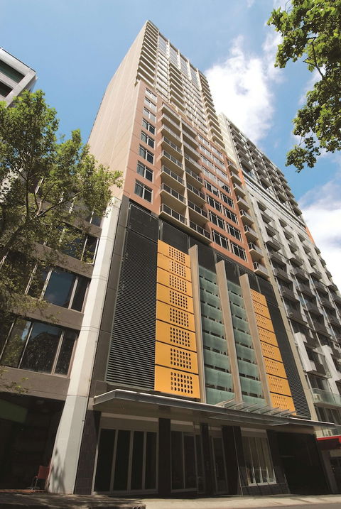 Oaks Melbourne On Lonsdale Suites - Holiday Cairns 6