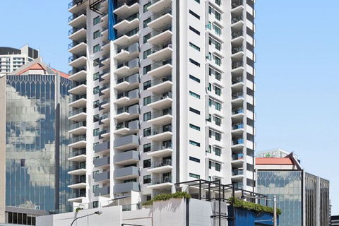 Republic Apartments - Holiday Cairns 1