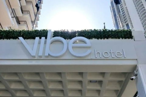 Vibe Hotel Gold Coast - Holiday Cairns 1