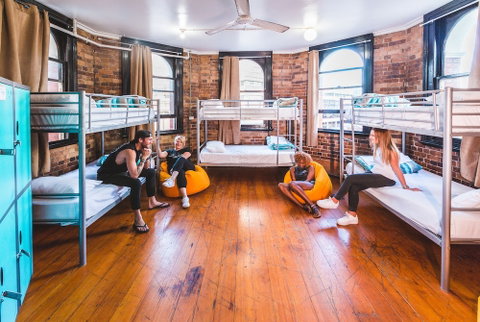 Nomads Brisbane Hostel - Holiday Cairns 1