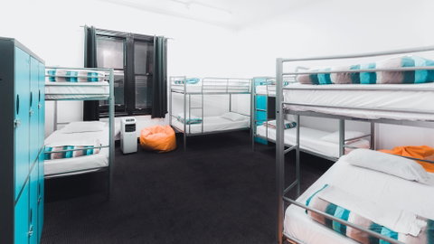 Nomads Brisbane Hostel - Holiday Cairns 4