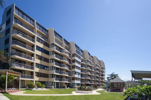 Broadbeach Travel Inn Apartments - Holiday Cairns 2