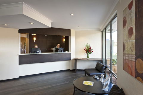 Ibis Styles Canberra Tall Trees - Holiday Cairns 1