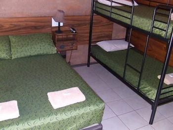 Territory Manor Motel & Caravan Park - Holiday Cairns 3