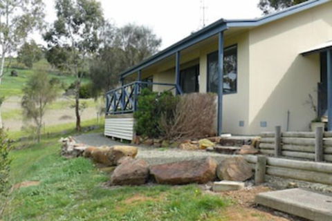 Riesling Country Cottages - Holiday Cairns 4