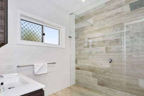 Fairlight Tweed Coast Holidays  - Holiday Cairns 4